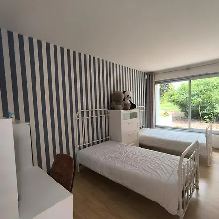 Maison D'architecte Avec Foret Et Immense Jardin