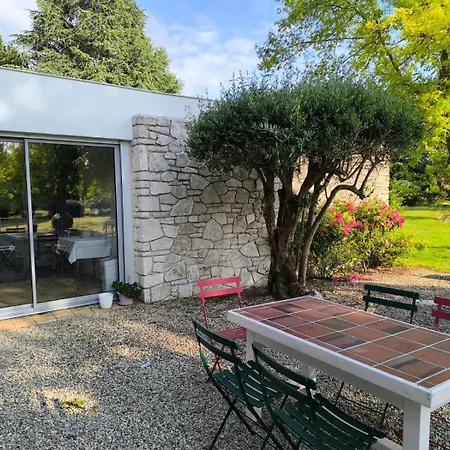 Maison D'architecte Avec Foret Et Immense Jardin *